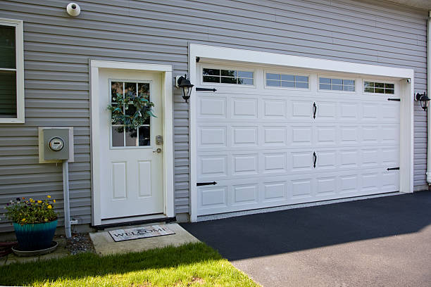 24/7 Emergency Garage Door Panel Replacement experts in Tichigan, WI